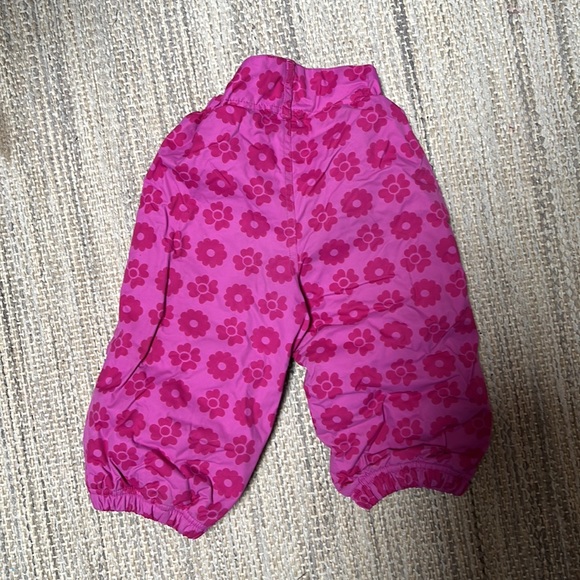 REI Girls magenta fuscia flower print snow pants with gaiters. Excellent condit - Picture 2 of 3
